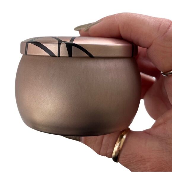 Sunset Park Jasmine & Lilac Candle in Decorative Tin - New - Picture 3 of 6